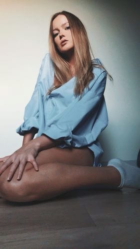 Alina OnlyFans fiatal 3