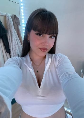 Chloé OnlyFans fiatal 4